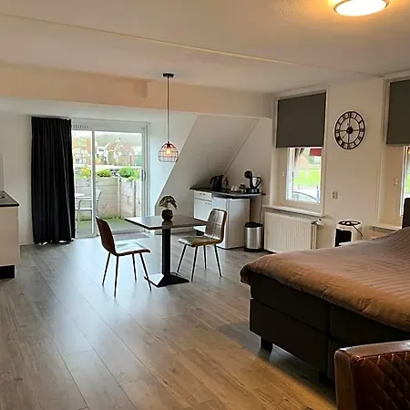 Slapen Bij De Buurvrouw Bed & Breakfast 3*