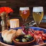 Slapen Bij De Buurvrouw B&B 카스트리컴