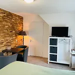 B&B Slapen Bij De Buurvrouw 카스트리컴